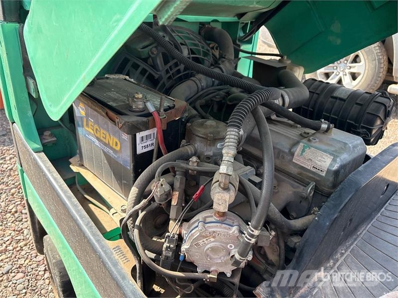 Mitsubishi FGC15K 2700 lb Forklift (Inoperable) Viličarji - drugo