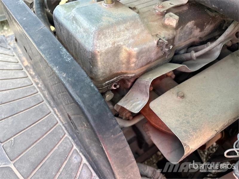 Mitsubishi FGC15K 2700 lb Forklift (Inoperable) Viličarji - drugo
