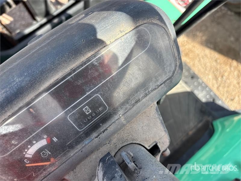 Mitsubishi FGC15K 2700 lb Forklift (Inoperable) Viličarji - drugo