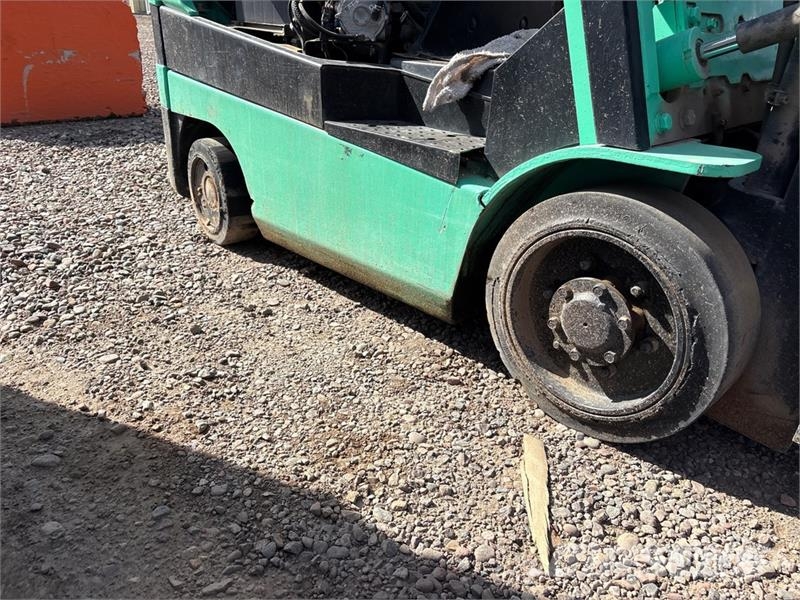 Mitsubishi FGC15K 2700 lb Forklift (Inoperable) Viličarji - drugo