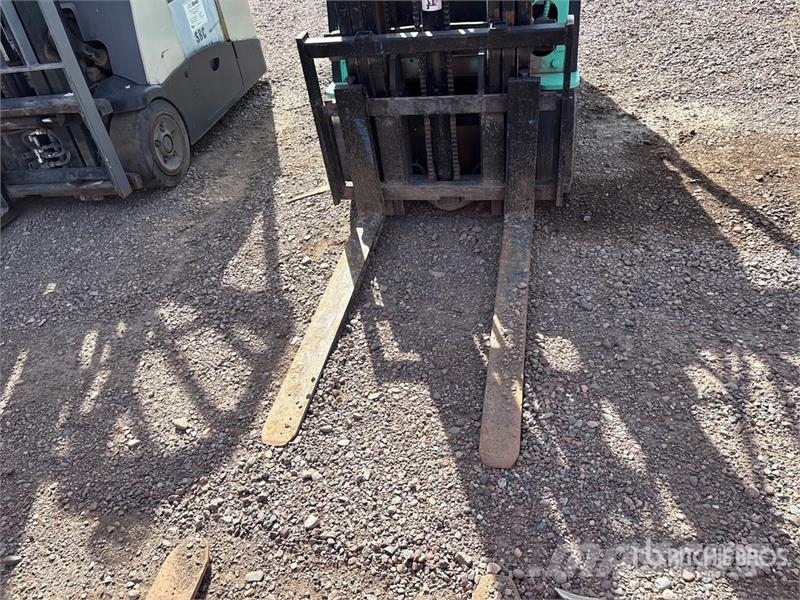 Mitsubishi FGC15K 2700 lb Forklift (Inoperable) Viličarji - drugo