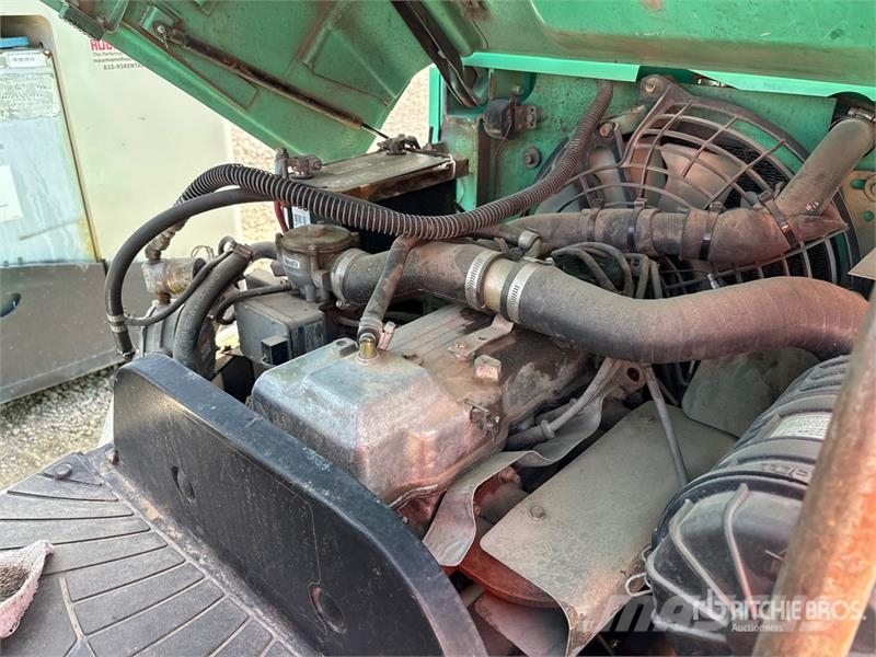 Mitsubishi FGC15K 2700 lb Forklift (Inoperable) Viličarji - drugo