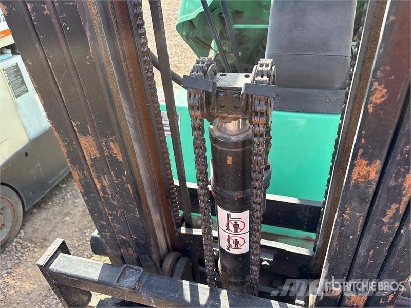 Mitsubishi FGC15K 2700 lb Forklift (Inoperable) Viličarji - drugo