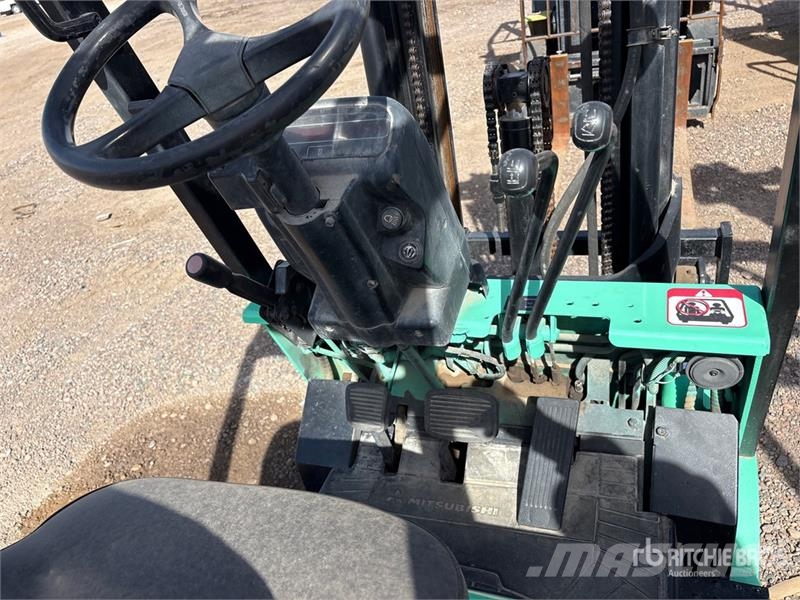 Mitsubishi FGC15K 2700 lb Forklift (Inoperable) Viličarji - drugo
