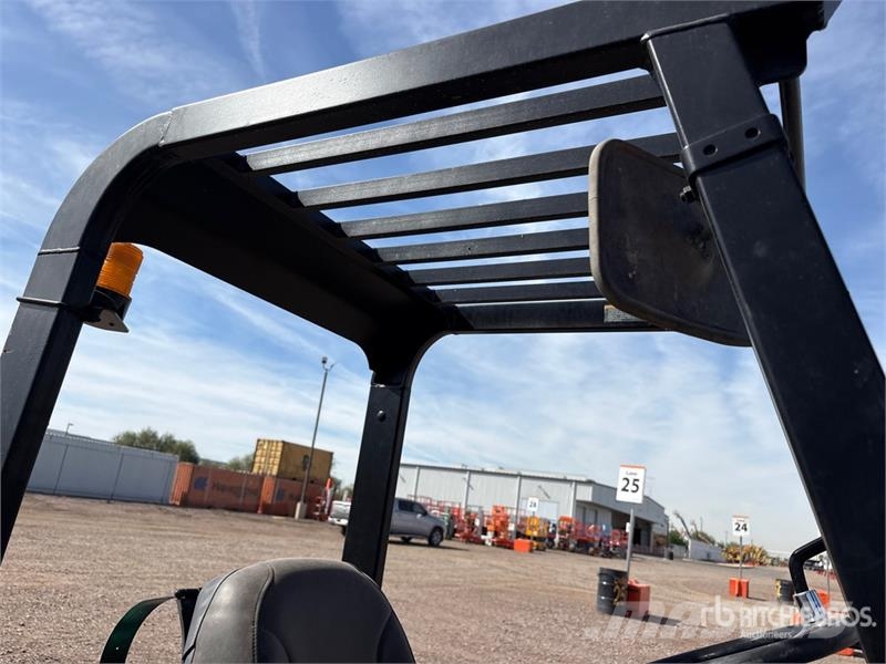 Mitsubishi FGC15K 2700 lb Forklift (Inoperable) Viličarji - drugo