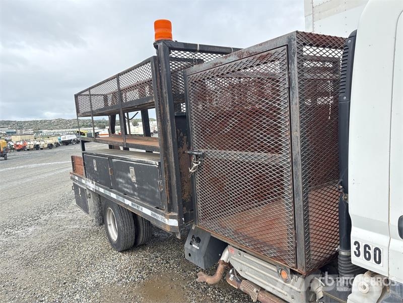 Mitsubishi Fuso FE 4x2 Flatbed Truck Camiones plataforma