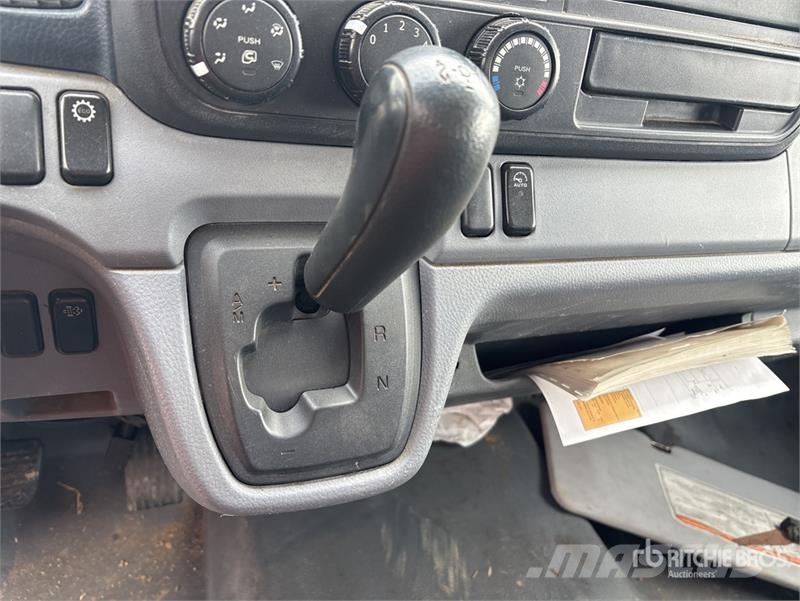 Mitsubishi Fuso FE 4x2 Flatbed Truck Camiones plataforma