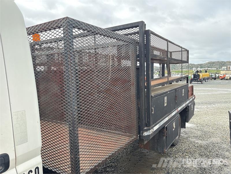 Mitsubishi Fuso FE 4x2 Flatbed Truck Camiones plataforma
