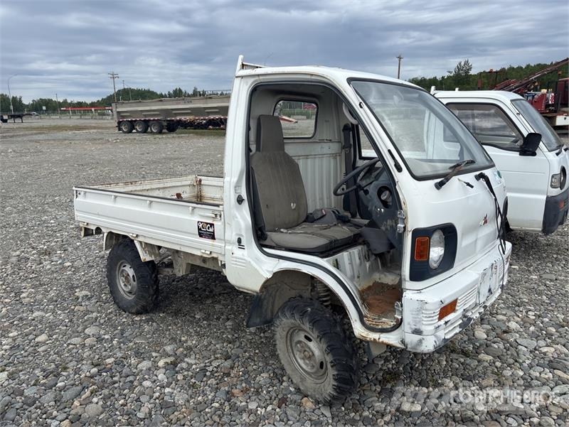 Mitsubishi U42T 4x4 Pickup (Inoperable) Andere Transporter