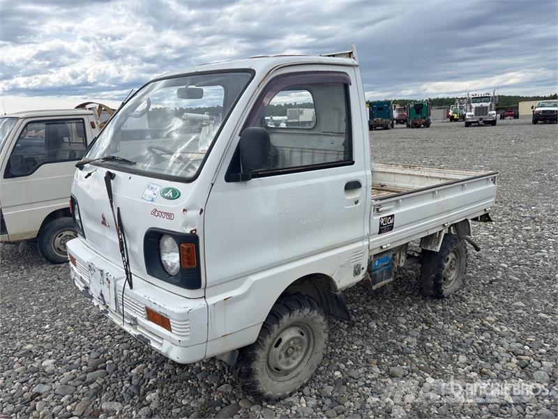 Mitsubishi U42T 4x4 Pickup (Inoperable) Andere Transporter