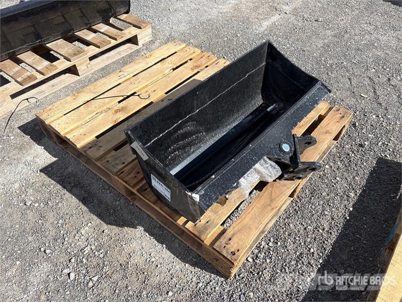 Miva VCT800 32 in Tilting Excavator Bucket (Unused) Buckets