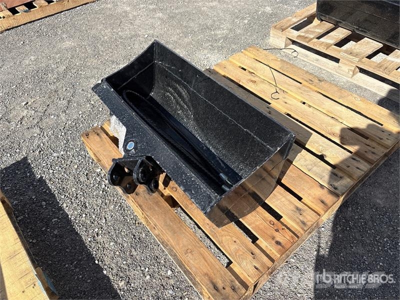 Miva VCT800 32 in Tilting Excavator Bucket (Unused) Buckets