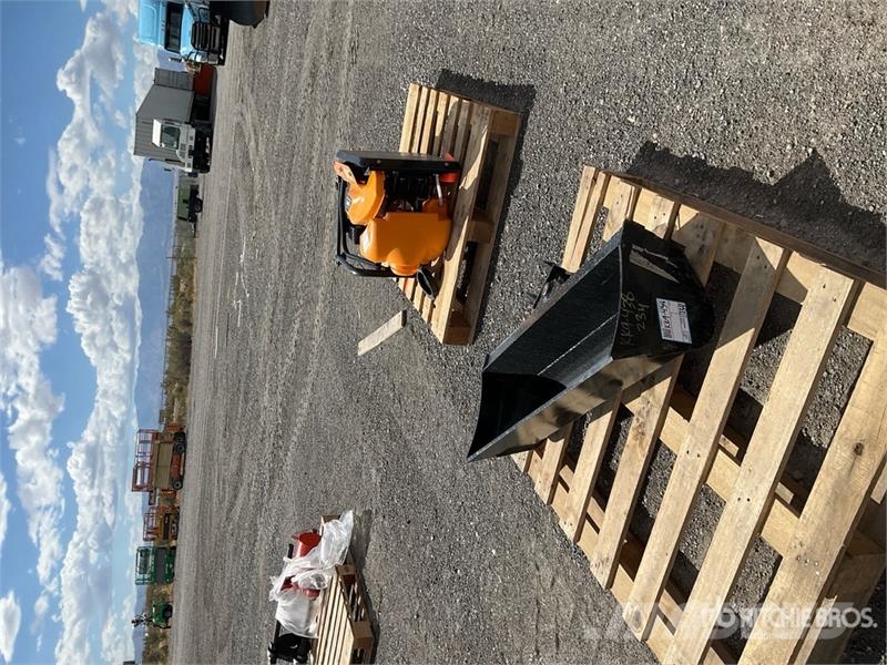 Miva VCT800 32 in Tilting Excavator Bucket (Unused) Žlice