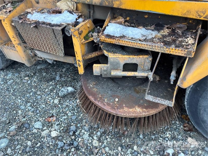 Mobile Topgun M9D Sweeper Truck Sweeper trucks