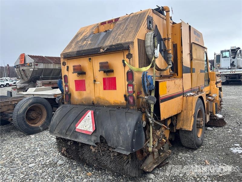 Mobile Topgun M9D Sweeper Truck Sweeper trucks