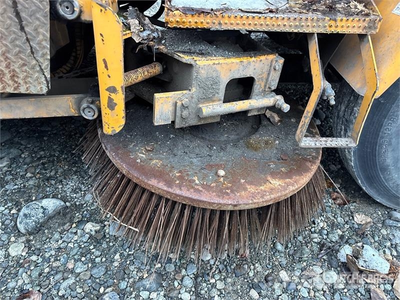 Mobile Topgun M9D Sweeper Truck Sweeper trucks