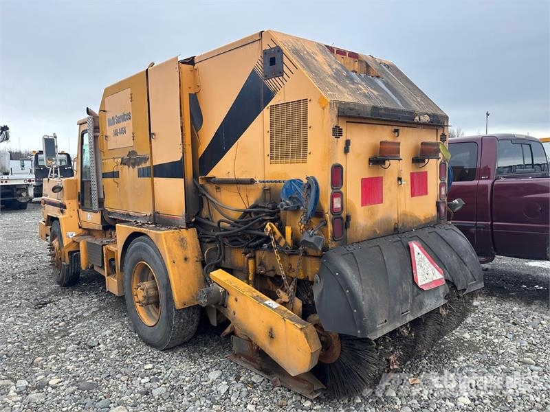 Mobile Topgun M9D Sweeper Truck Sweeper trucks