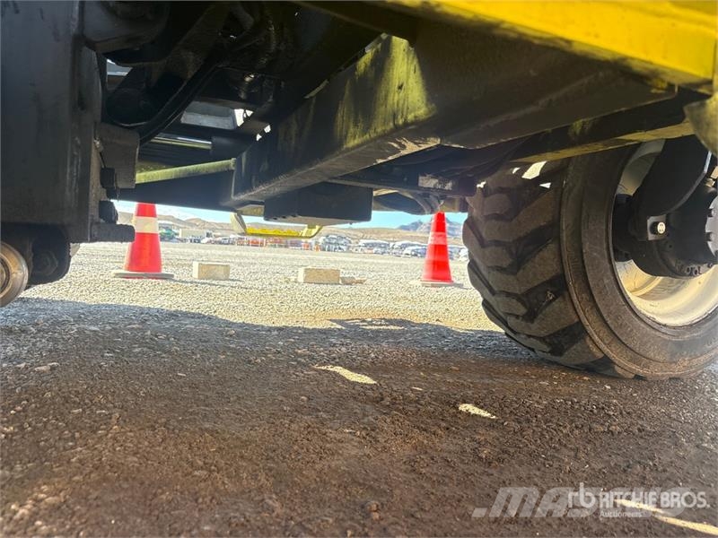  Moffet M50 5000 lb 3x3 Truck Mounted Forklift Mobilni viličarji