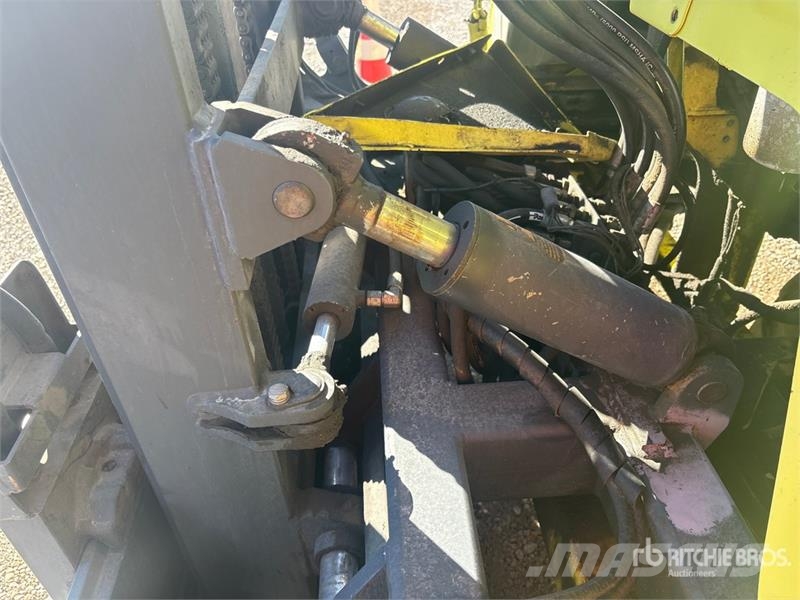  Moffet M50 5000 lb 3x3 Truck Mounted Forklift Mobilni viličarji