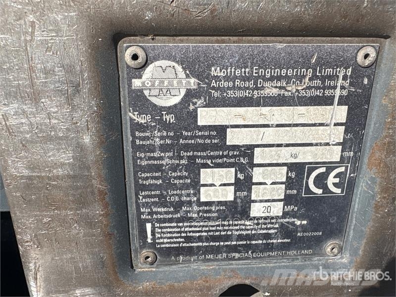  Moffet M50 5000 lb 3x3 Truck Mounted Forklift Mobilni viličarji