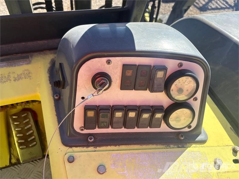  Moffet M50 5000 lb 3x3 Truck Mounted Forklift Mobilni viličarji