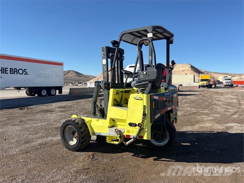  Moffet M50 5000 lb 3x3 Truck Mounted Forklift Mobilni viličarji