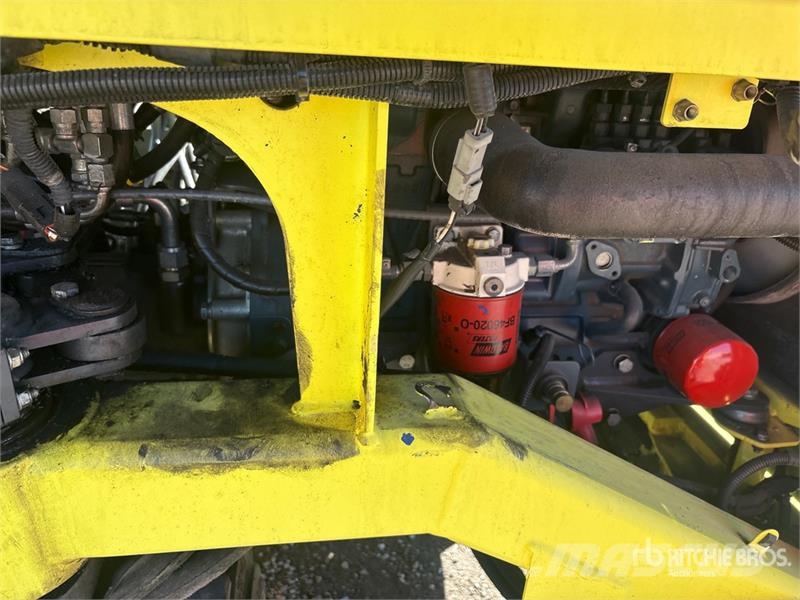  Moffet M50 5000 lb 3x3 Truck Mounted Forklift Mobilni viličarji