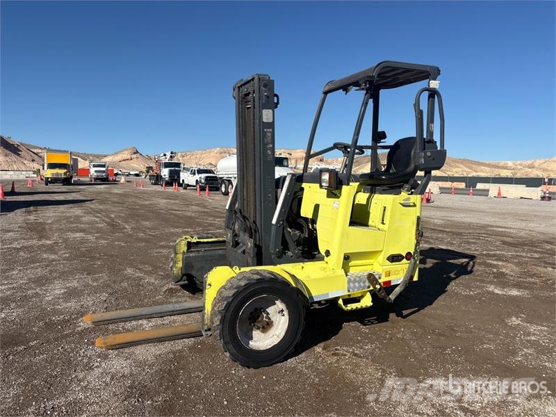  Moffet M50 5000 lb 3x3 Truck Mounted Forklift Mobilni viličarji