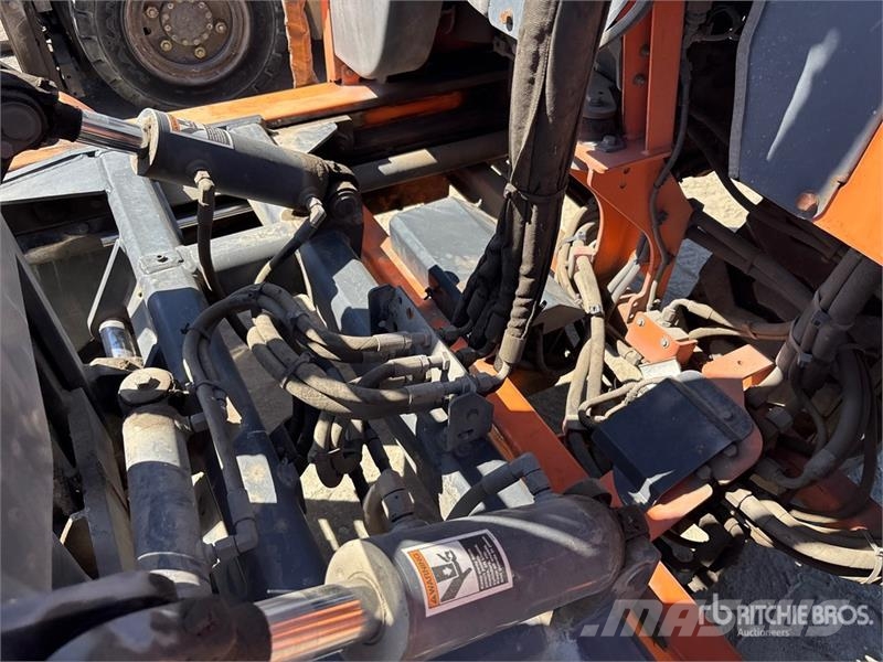 Moffett M8 55.3 5500 lb 3x3 Truck Mounted Forklift Závěsné vysokozdvižné vozíky