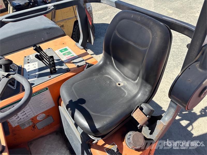 Moffett M8 55.3 5500 lb 3x3 Truck Mounted Forklift Závěsné vysokozdvižné vozíky