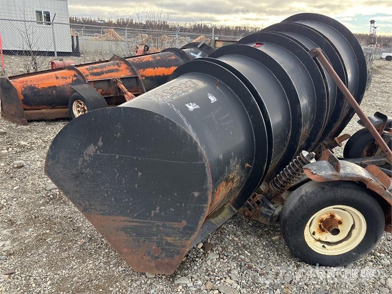 Monroe 13 ft 6 in Reversing Snow Plow Sniježne daske i plugovi