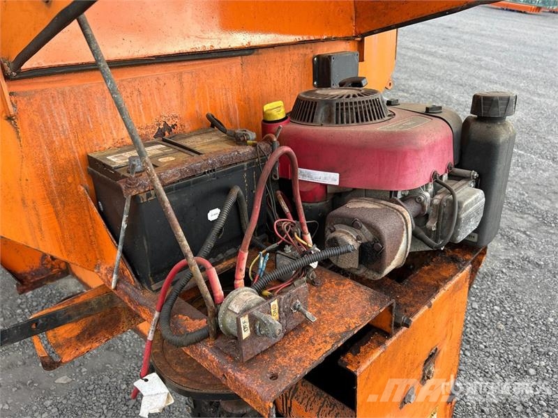 Monroe MD-120-50-38.MS Salt Spreader معدات نشر الرمال والملح