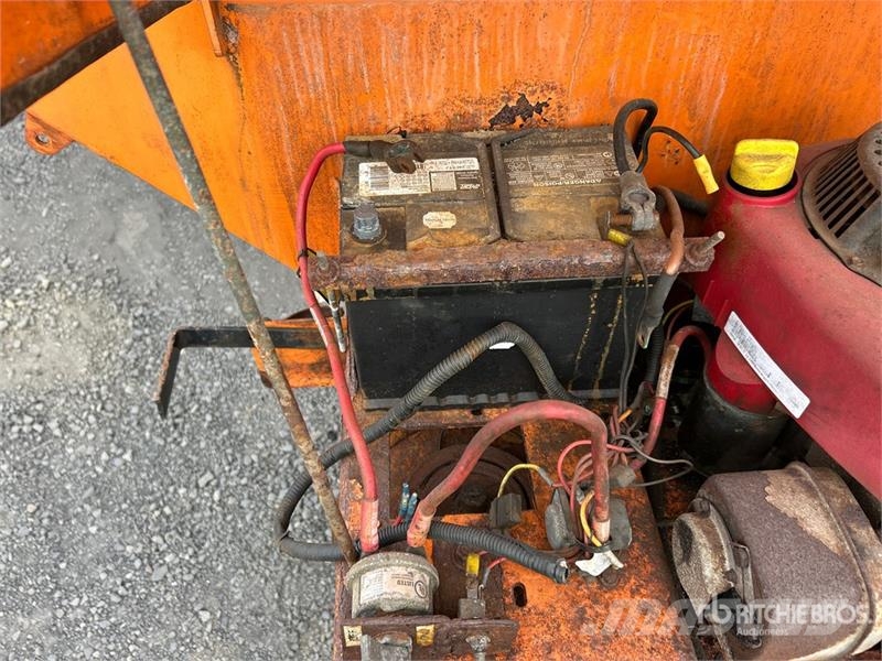 Monroe MD-120-50-38.MS Salt Spreader معدات نشر الرمال والملح