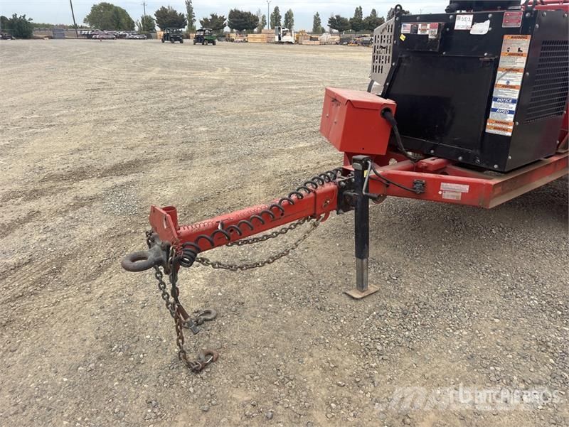 Morbark 1215 Tow-Behind Wood Chipper Estilhaçadoras florestais