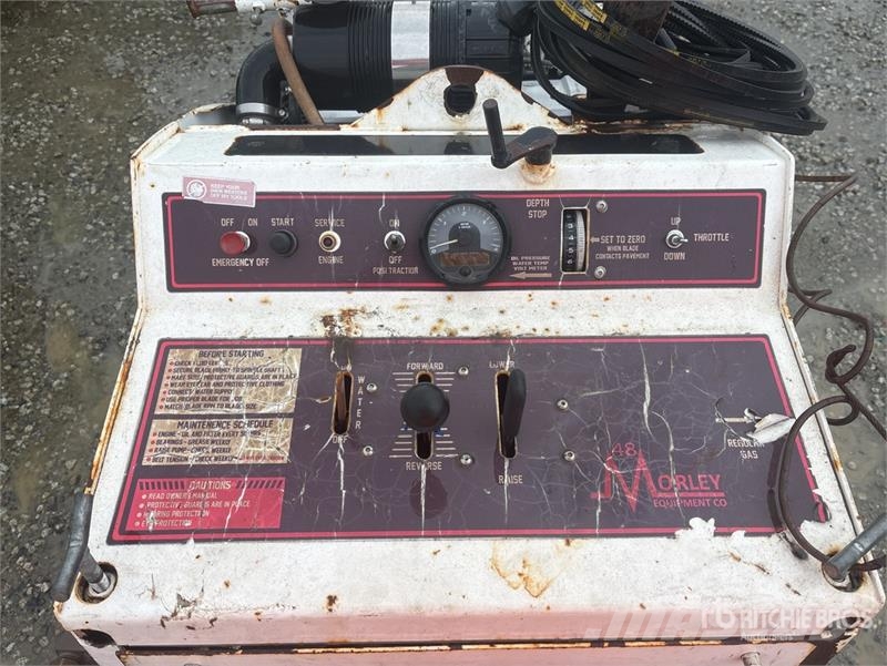  Morley M48 Walk-Behind Saw 製材機械