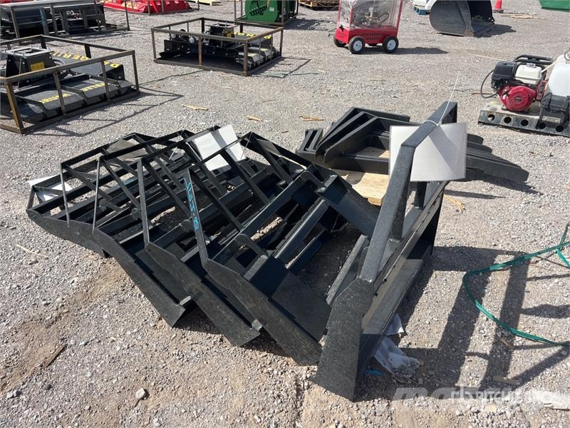 Mower King SA 48 in Qty of 6 Skid Steer Forks (Unu Garfos