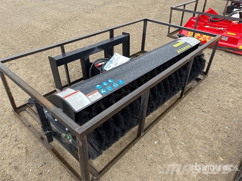 Mower King SSAB72 72 in Skid Steer Broom (Unused) Ψήκτρες