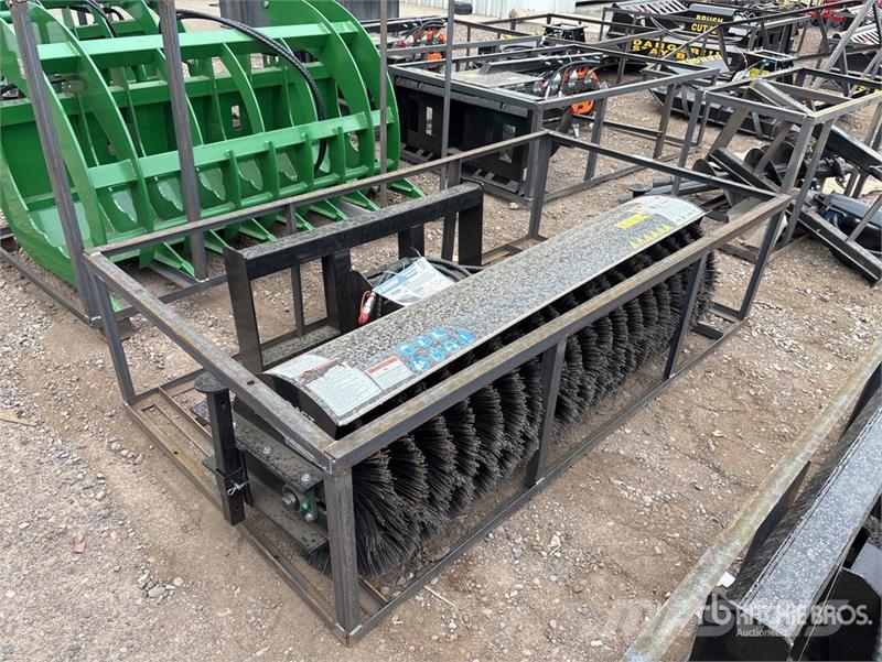 Mower King SSAB72 72 in Skid Steer Broom (Unused) Børster
