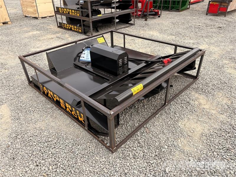  Mower King SSRC 72 in Skid Steer Brush Cutter (Unu Sekačky namontované a tažené