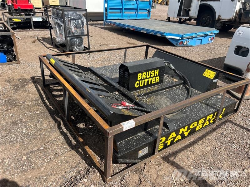 Mower King SSRC 72 in Skid Steer Brush Cutter (Unu Piekabināmās pļaujmašīnas