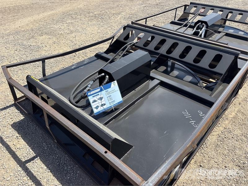 Mower King SSRC 72 in Skid Steer Brush Cutter (Unu Sekačky namontované a tažené