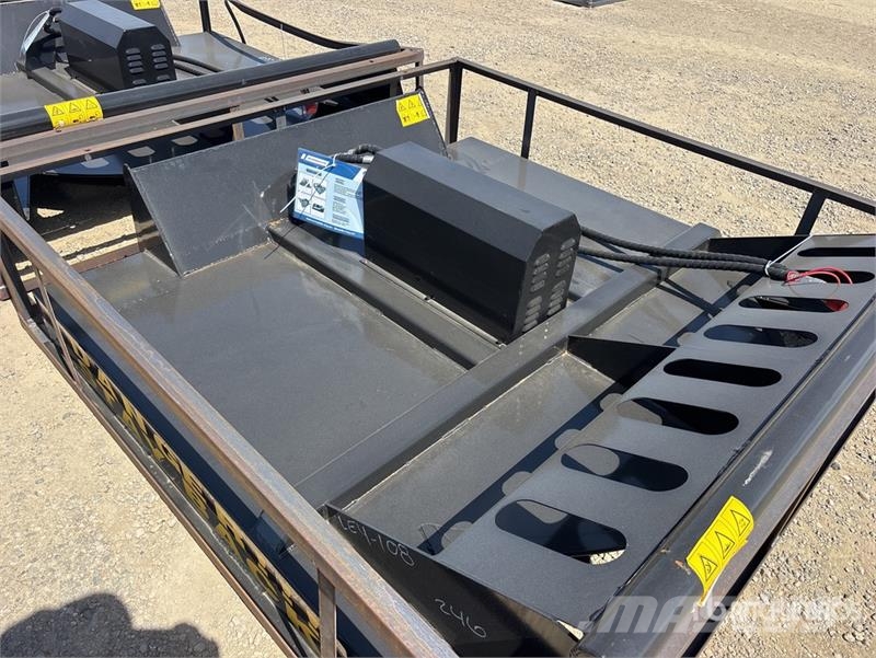  Mower King SSRC 72 in Skid Steer Brush Cutter (Unu Sekačky namontované a tažené