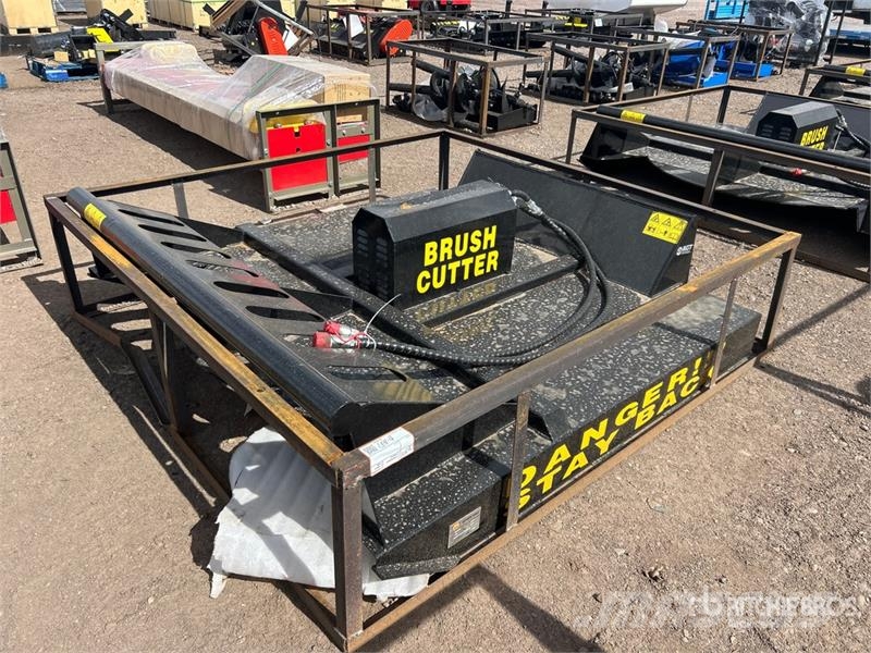 Mower King SSRC 72 in Skid Steer Brush Cutter (Unu Piekabināmās pļaujmašīnas