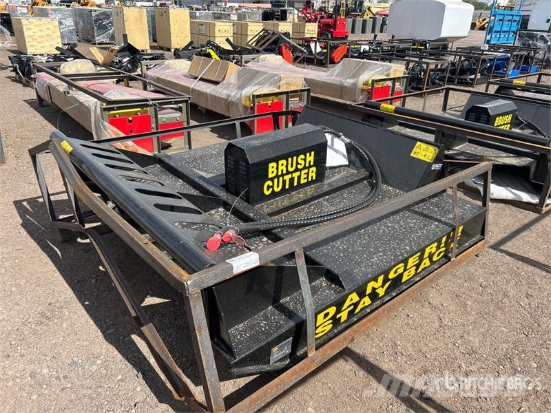  Mower King SSRC 72 in Skid Steer Brush Cutter (Unu Piekabināmās pļaujmašīnas