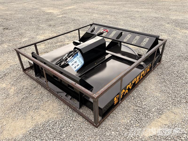 Mower King SSRC 72 in Skid Steer Brush Cutter (Unu Sekačky namontované a tažené