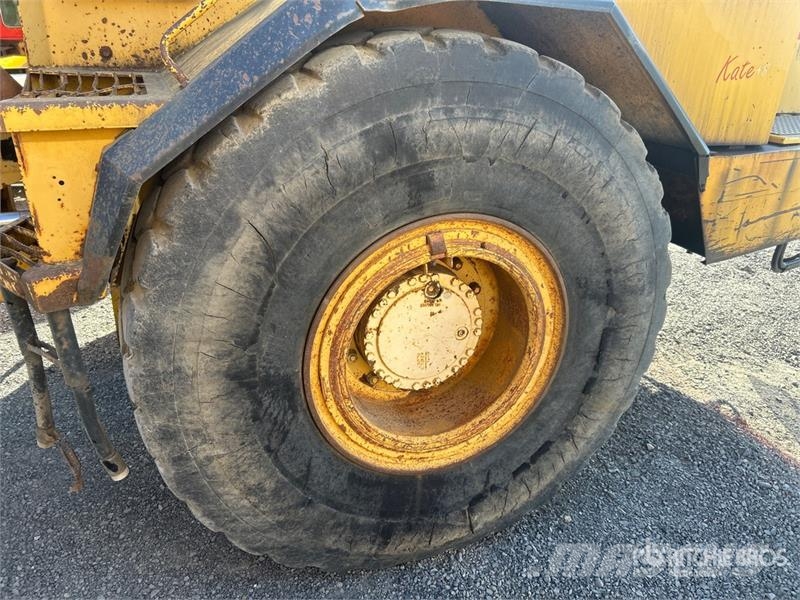 Moxy MT30 Zglobni damperi