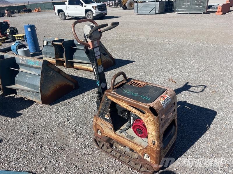 MultiQuip MVH308GH Vibratory Plate Compactor (Inoperable) Kompaktory