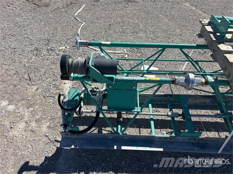 MultiQuip Power Concrete Screed Premične roke za dolivanje betona