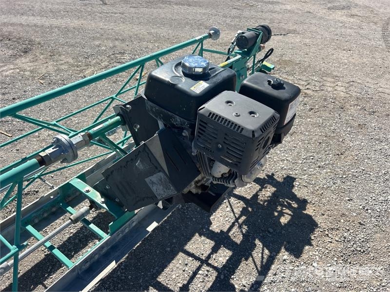 MultiQuip Power Concrete Screed Premične roke za dolivanje betona