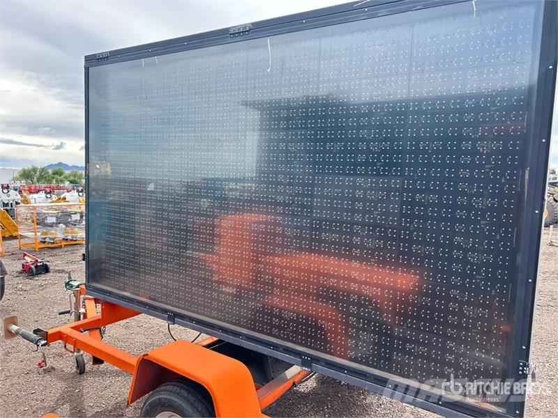 National Signal Sunray 390 Solar Message Board Drugo